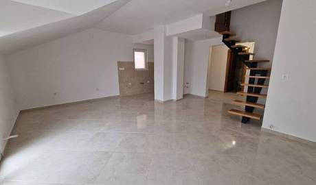 Three-bedroom duplex apartment in Igalo with sea view