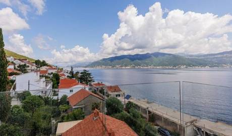 Neue Villen direkt am Meer in der Stadt Krasici, Tivat