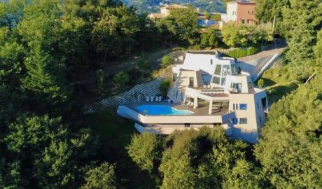 Modern house of 335 square meters in Nice, France