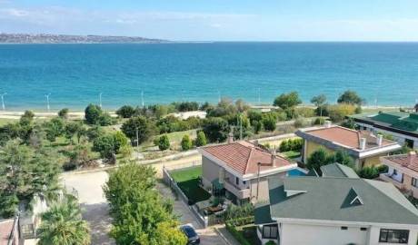 Seafront Buyukcekmece villa with tremendous view, Istanbul