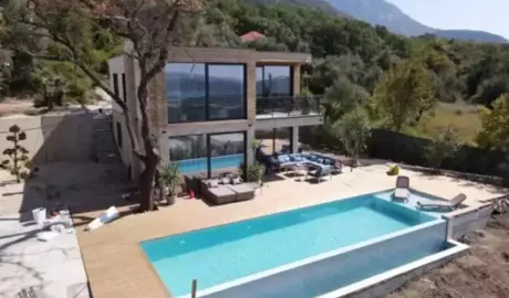 Die Villa ist 120 qm groß. m. Meter in Tivat, Montenegro