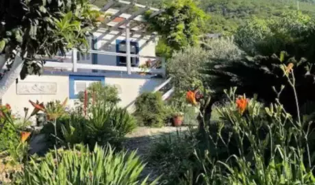 Die Villa ist 80 qm groß. m. Meter in Tivat, Montenegro