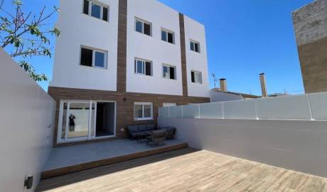 Three-storey apartment complex in Pilar de la Oradada, Alicante, Spain