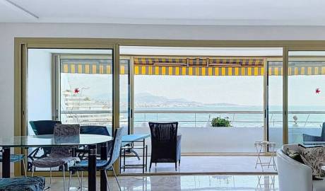 Two-bedroom apartment 106 square meters in Nice, France