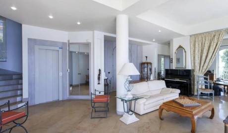 Villa 320 sq.m. in Nice, France