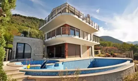Villa 371 Quadratmeter in Tivat, Montenegro