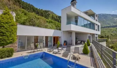 Villa von 237 Quadratmetern in Tivat, Montenegro